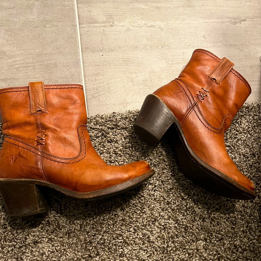 Frye Carson Tab Short